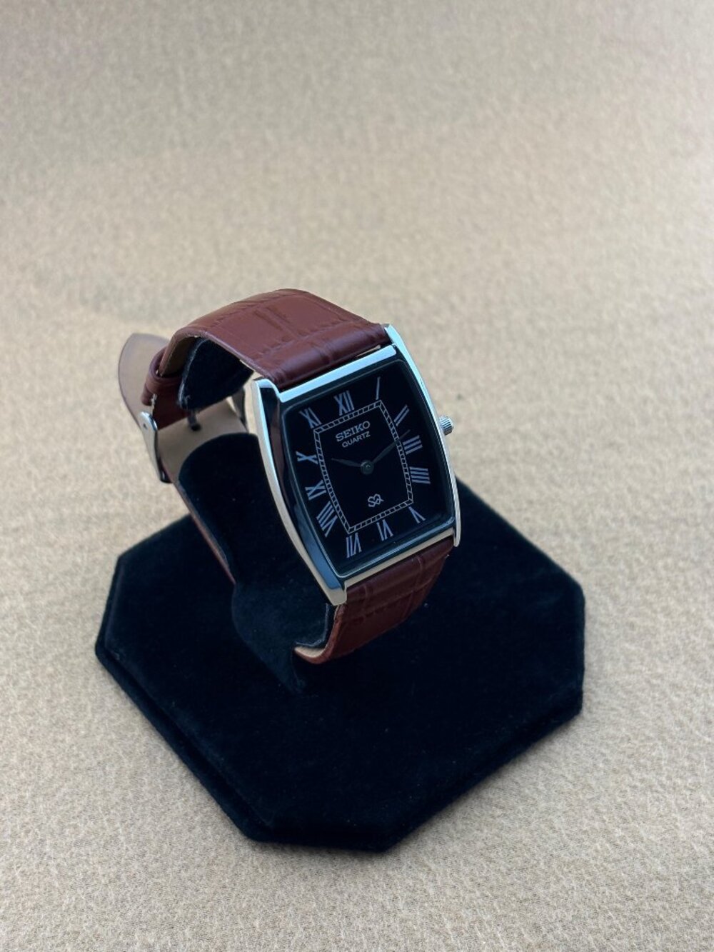BLACK SILVER BARREL VINTAGE Seiko Vintage slim men's Watch